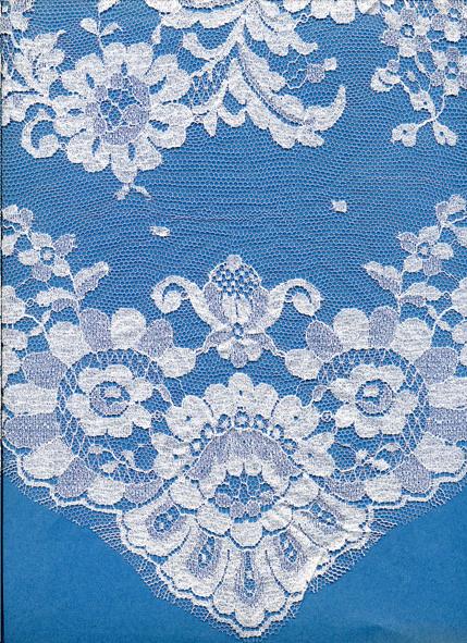 Mantille triangle blanche